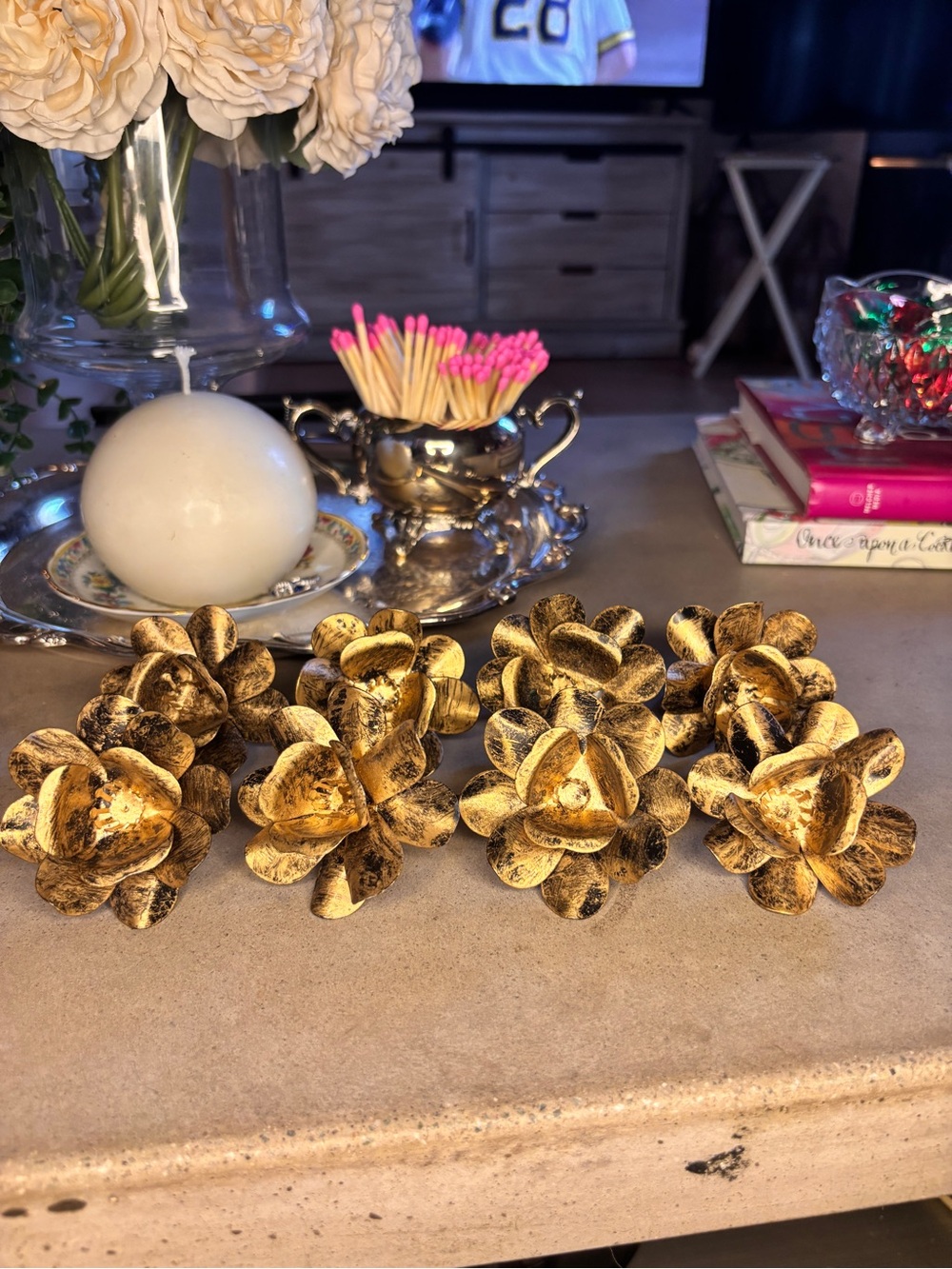 Vintage Set of 8 Gold Tone Metal Floral Rose Napkin Rings 3” Hollywood Regency